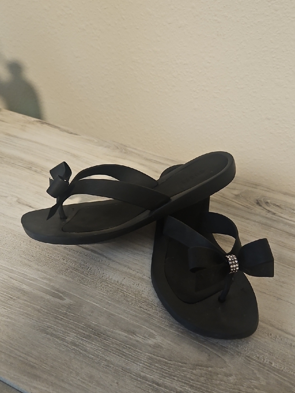 Guess Black Bow Thong Sandals for Women